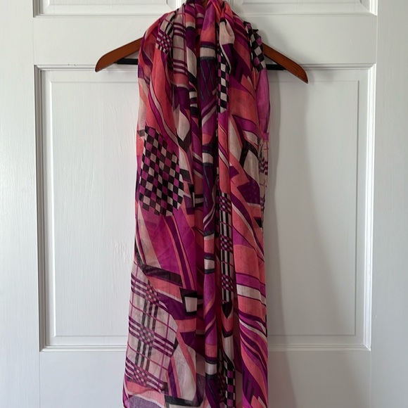 Women’s Beautiful Scarf/Wrap Lightweight - Picture 1 of 5